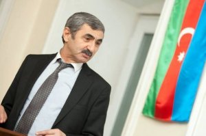 19.03.2014. -  “Gelandewagen”lə iki adam öldürən məmur oğlunu 10 ilədək həbs gözləyir