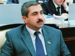 04.04.2014 -  Deputat Etibar Hüseynov Milli Məclisdə üzr istədi/