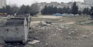 27.07.2014- H. Əliyev parkı baxımsızlıqdan ‘bomj’ların evinə çevrilib - Video