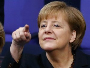 Merkel müsəlmanları himayəsi altına aldı