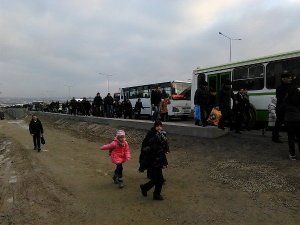 Bu insanlar köç etmir: Bakı-Sumqayıt yolu ilə gəlirlər - (Fotolar)