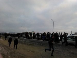Bu insanlar köç etmir: Bakı-Sumqayıt yolu ilə gəlirlər - (Fotolar)