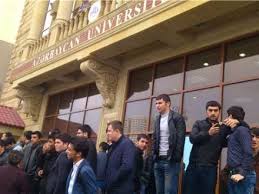 Azərbaycan universitetində maaş üsyanı