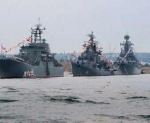 Rus hərbi gəmiləri Bakı limanına girir...