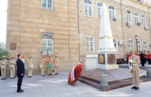 Prezident Azərbaycan Xalq Cümhuriyyətinin abidəsini ziyarət etdi
