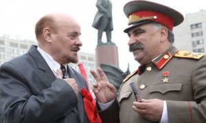 Azərbaycanlı “Stalin” “Lenin”i döydü...