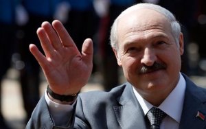 Lukaşenko siyasi məhbusları əfv etdi