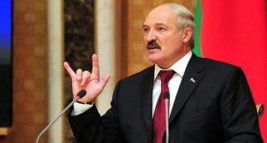 Lukaşenko siyasi məhbusları əfv etdi
