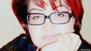 Jurnalistin həyat yoldaşını öldürən həkim tutuldu - Məhkəmə zalında